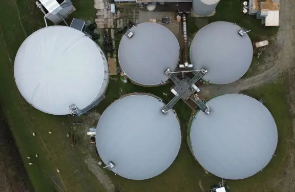 biogasanlagen Eine Biogasanlage mit Fermenter für die Reinigung